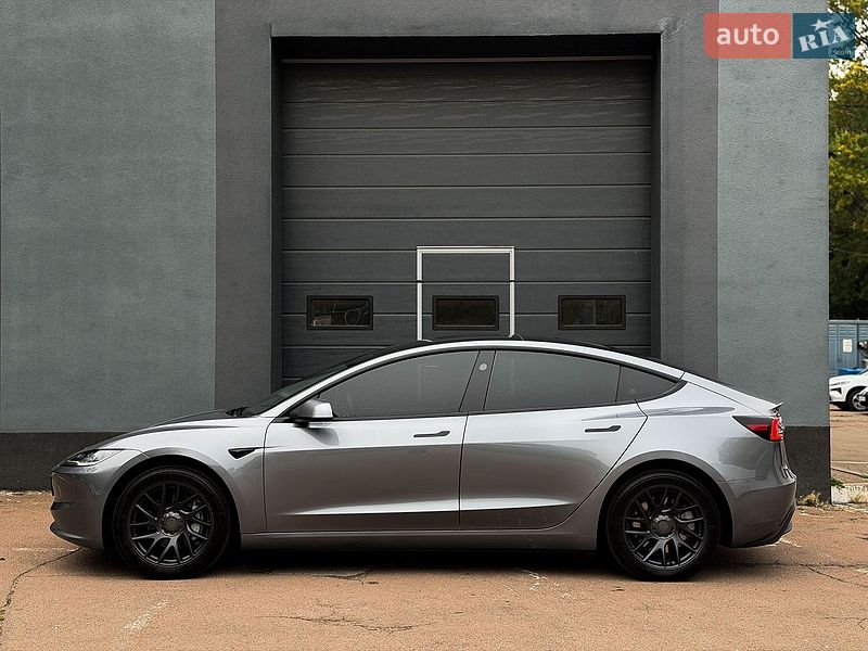 Седан Tesla Model 3 2024 в Києві