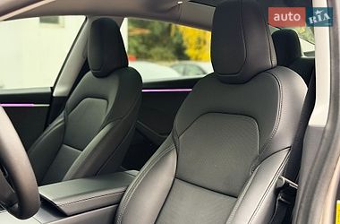 Седан Tesla Model 3 2024 в Києві