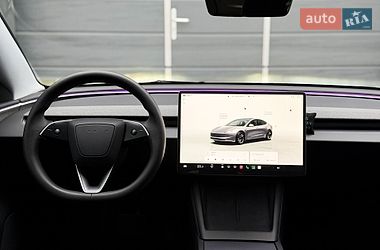 Седан Tesla Model 3 2024 в Києві