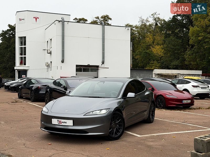 Седан Tesla Model 3 2024 в Києві