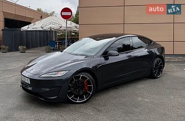 Седан Tesla Model 3 2024 в Вишневом