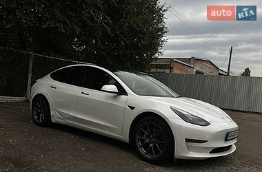 Седан Tesla Model 3 2021 в Киеве