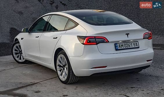 Седан Tesla Model 3 2021 в Києві