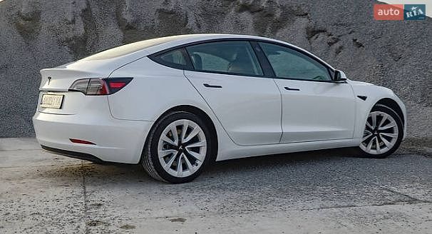 Седан Tesla Model 3 2021 в Києві