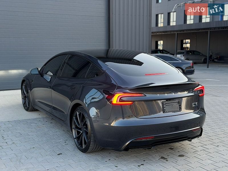 Седан Tesla Model 3 2024 в Дубно