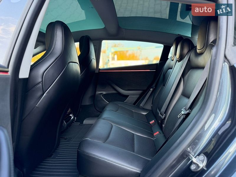 Седан Tesla Model 3 2024 в Дубно