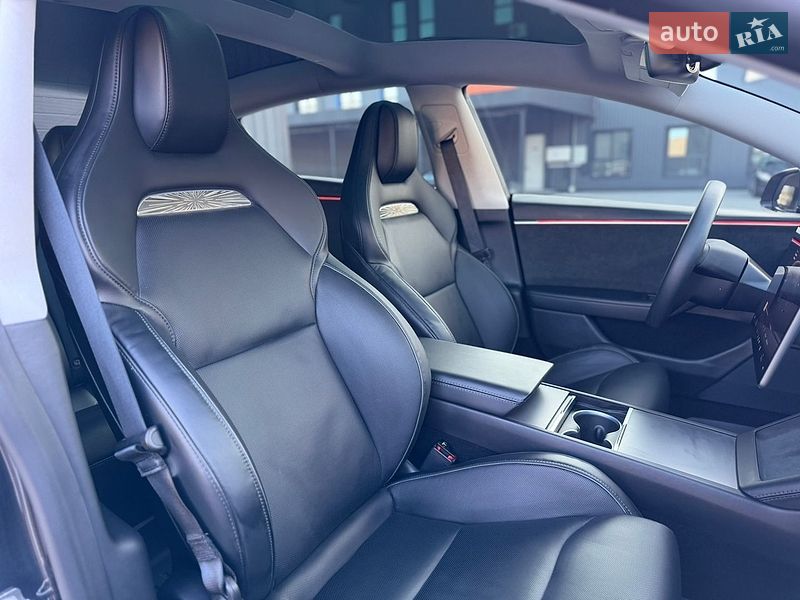 Седан Tesla Model 3 2024 в Дубно