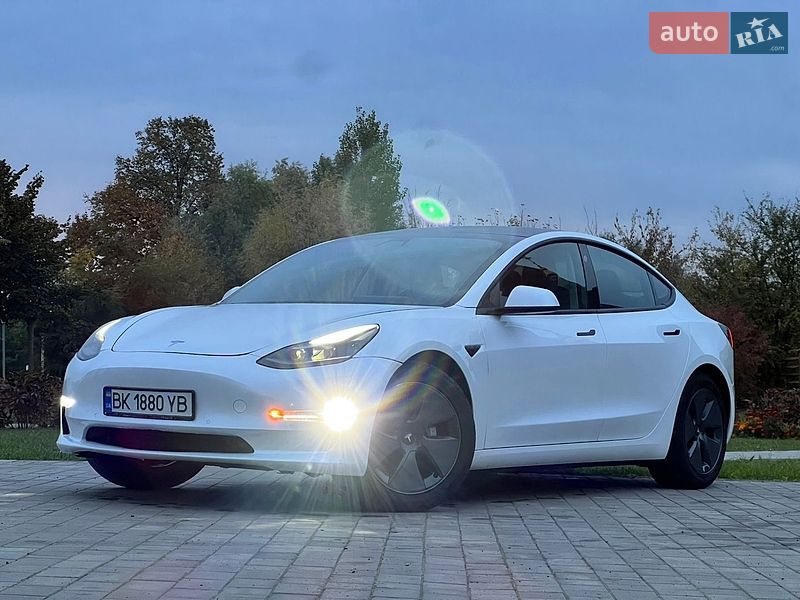 Седан Tesla Model 3 2021 в Луцке