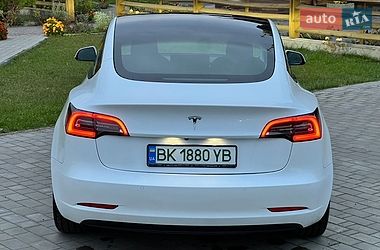 Седан Tesla Model 3 2021 в Луцке