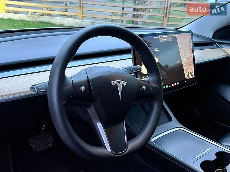 Седан Tesla Model 3 2021 в Луцке