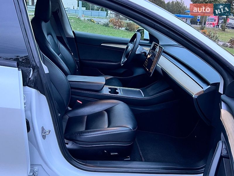 Седан Tesla Model 3 2021 в Луцке