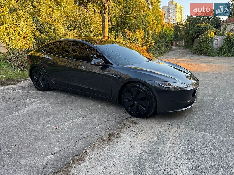 Седан Tesla Model 3 2024 в Киеве