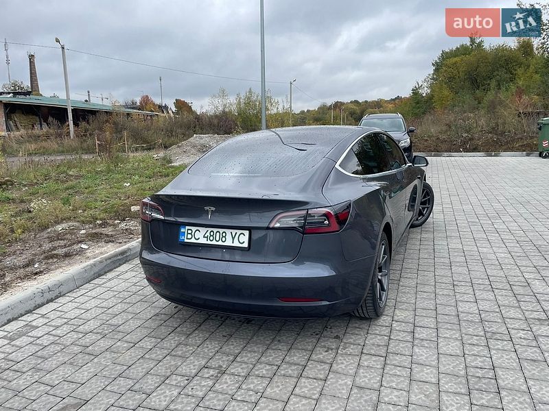 Седан Tesla Model 3 2019 в Львове