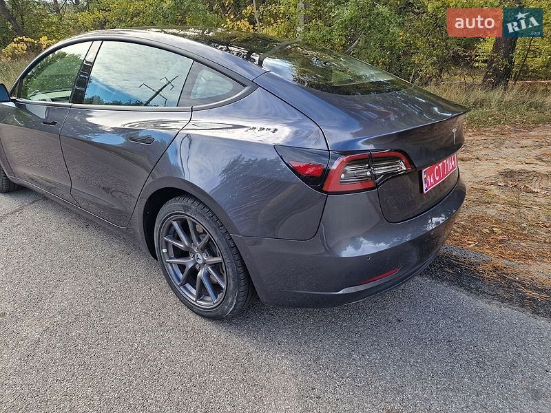 Седан Tesla Model 3 2022 в Киеве
