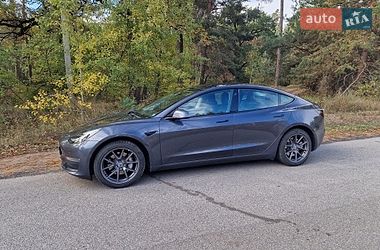 Седан Tesla Model 3 2022 в Киеве