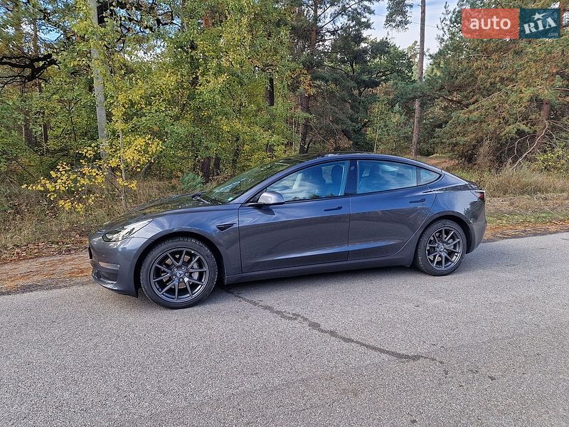 Седан Tesla Model 3 2022 в Киеве
