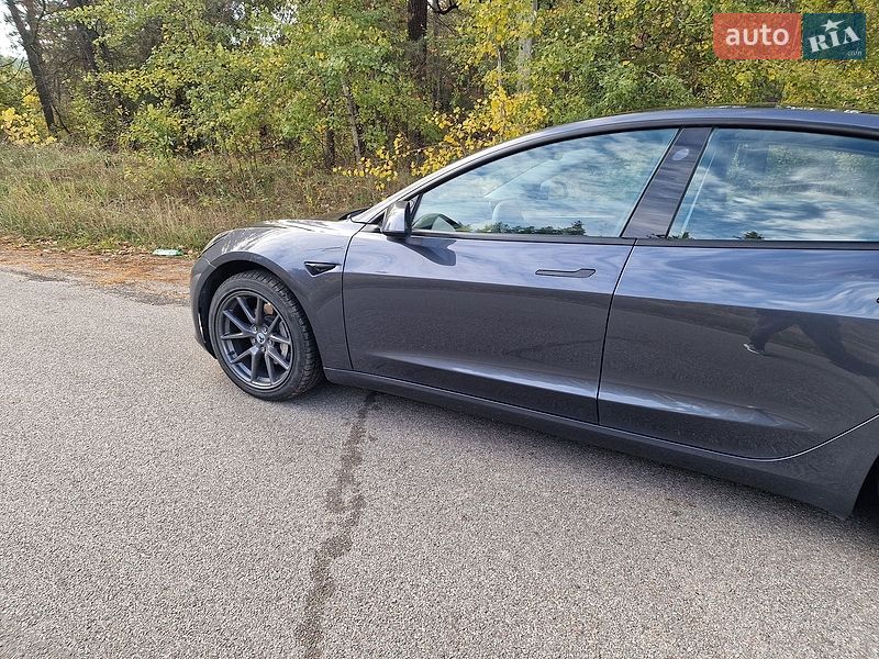Седан Tesla Model 3 2022 в Киеве