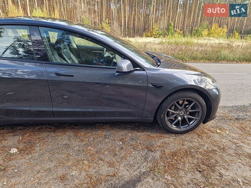 Седан Tesla Model 3 2022 в Киеве