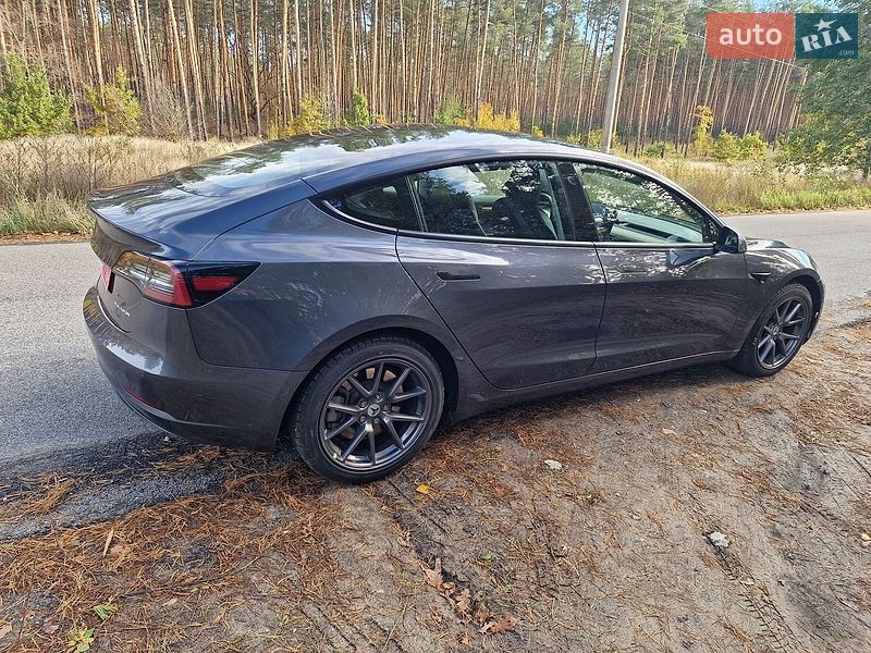 Седан Tesla Model 3 2022 в Киеве