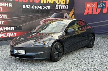 Седан Tesla Model 3 2024 в Стрию