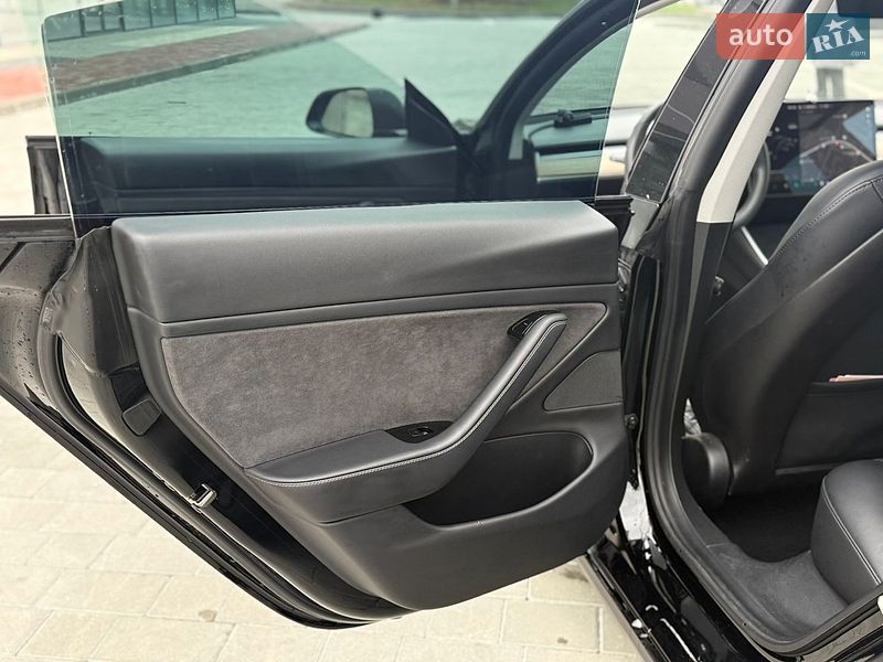 Седан Tesla Model 3 2020 в Ивано-Франковске