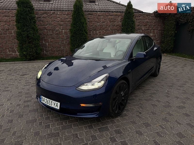 Седан Tesla Model 3 2023 в Кропивницком
