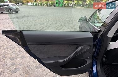 Седан Tesla Model 3 2023 в Кропивницком