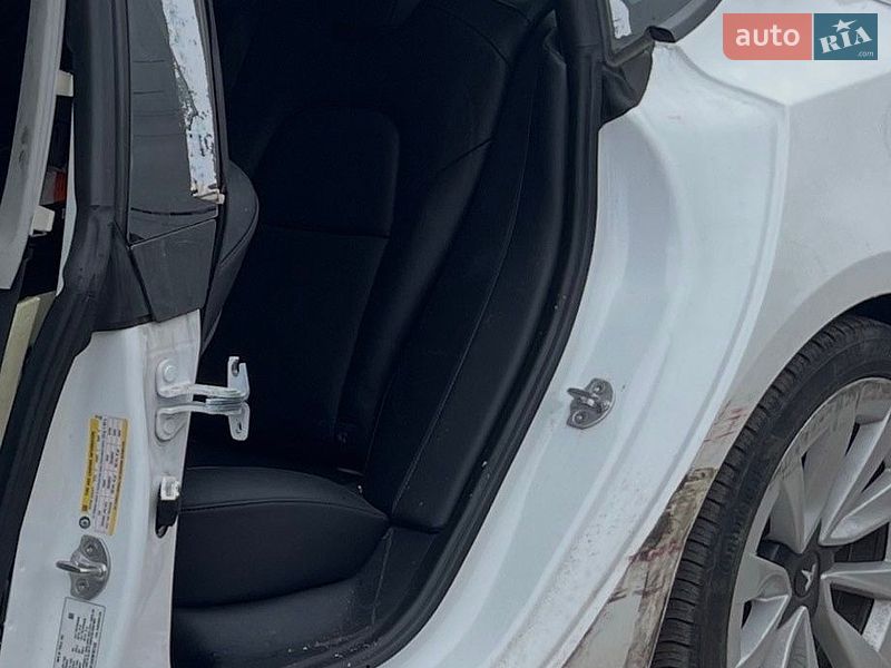 Седан Tesla Model 3 2021 в Кривом Роге