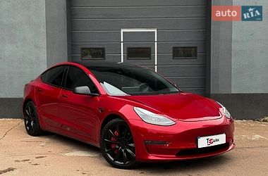 Седан Tesla Model 3 2021 в Киеве