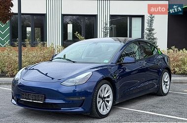 Седан Tesla Model 3 2021 в Городку