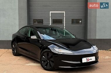 Седан Tesla Model 3 2025 в Киеве