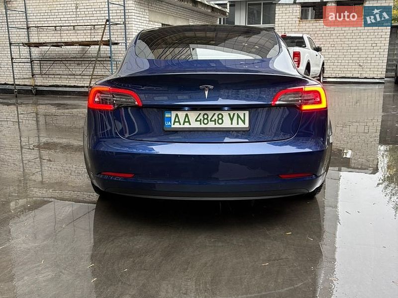 Седан Tesla Model 3 2023 в Києві