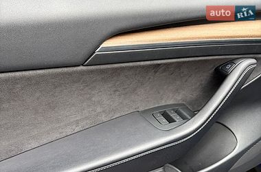 Седан Tesla Model 3 2023 в Києві