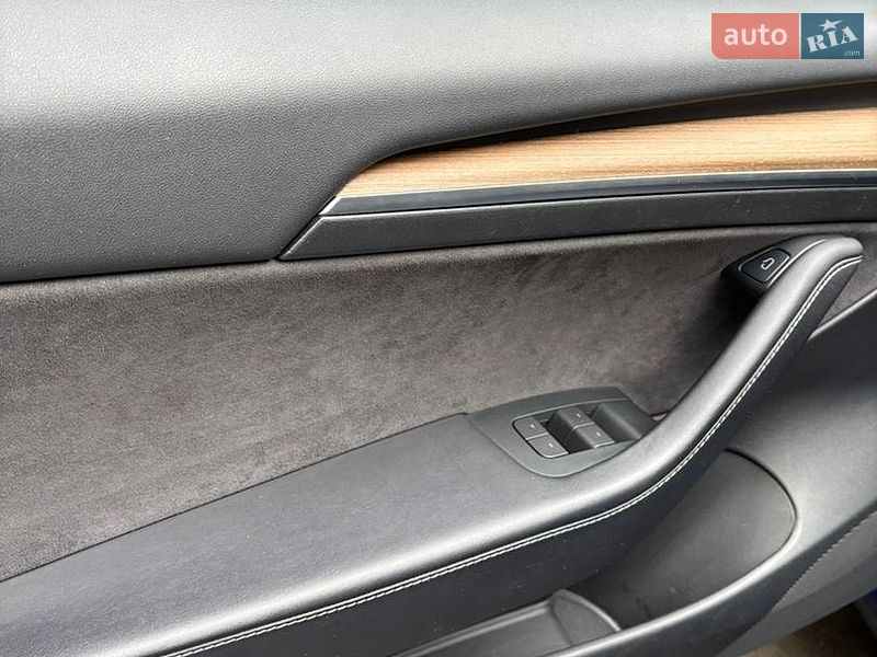 Седан Tesla Model 3 2023 в Києві