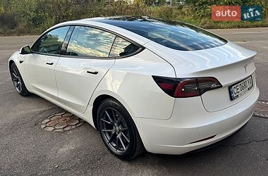 Седан Tesla Model 3 2021 в Киеве