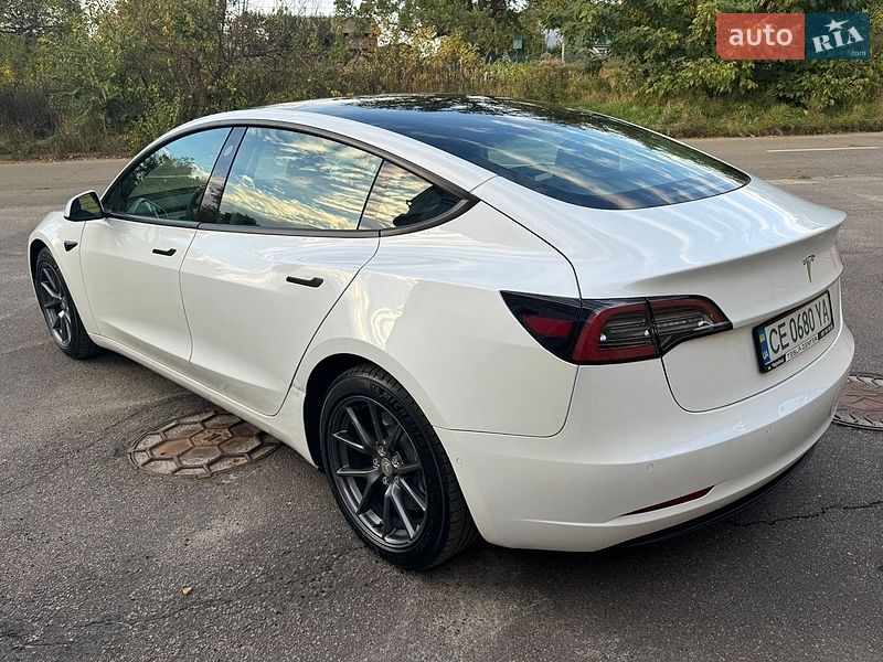 Седан Tesla Model 3 2021 в Киеве