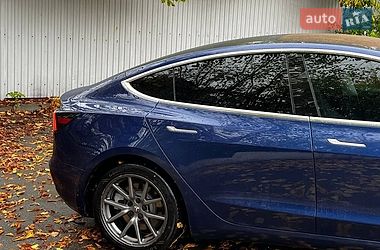 Седан Tesla Model 3 2019 в Киеве