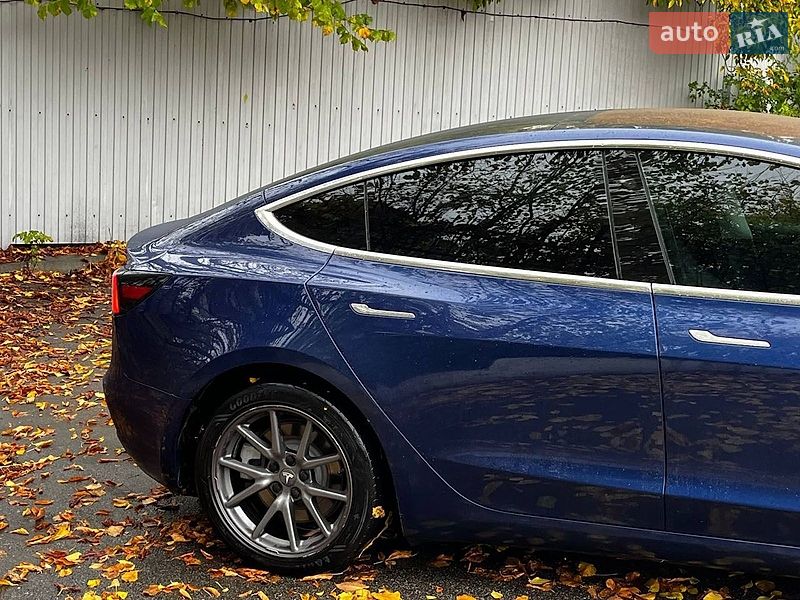 Седан Tesla Model 3 2019 в Киеве
