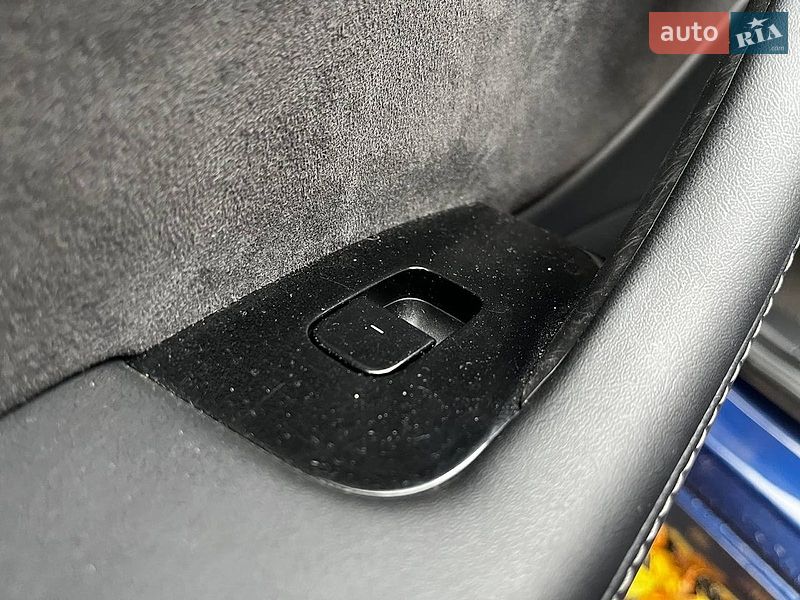 Седан Tesla Model 3 2019 в Киеве