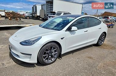 Седан Tesla Model 3 2021 в Львове