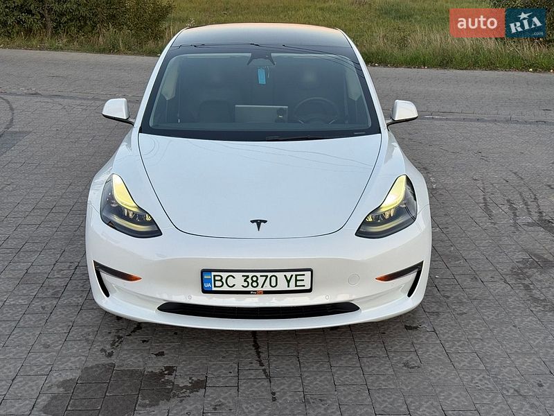 Седан Tesla Model 3 2022 в Львове