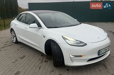 Седан Tesla Model 3 2018 в Львове