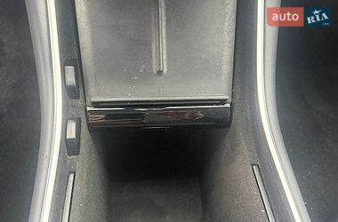 Седан Tesla Model 3 2018 в Львове