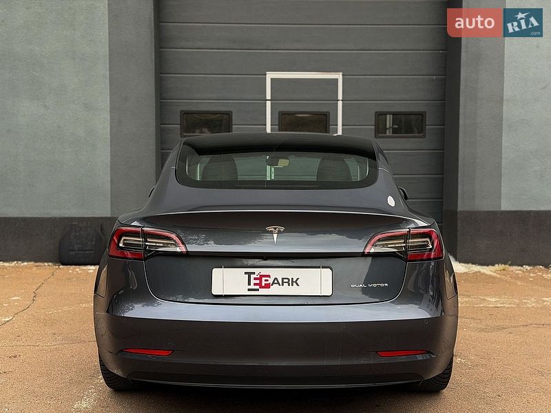 Седан Tesla Model 3 2021 в Києві