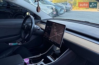 Седан Tesla Model 3 2019 в Львові