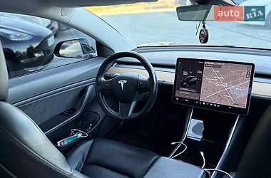 Седан Tesla Model 3 2019 в Львові