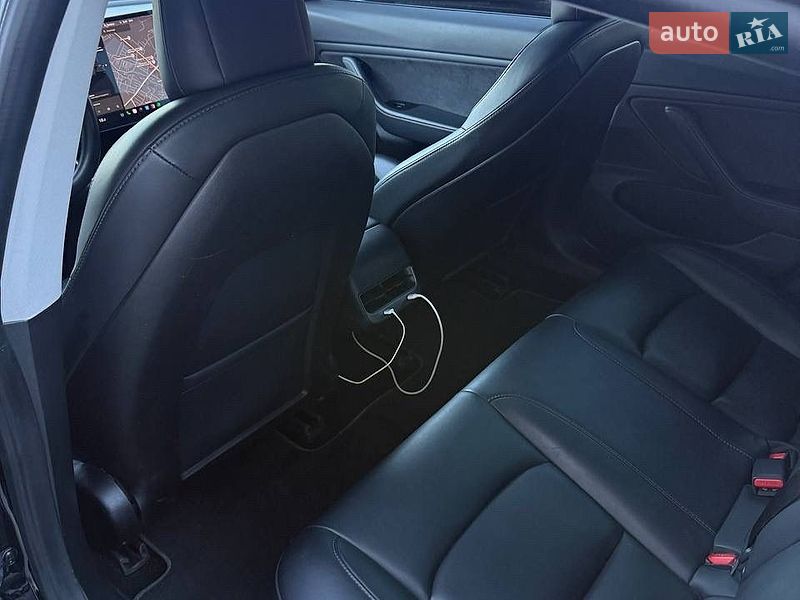 Седан Tesla Model 3 2019 в Львові