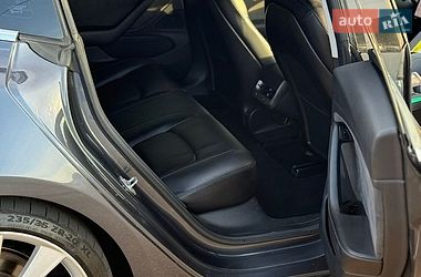 Седан Tesla Model 3 2018 в Ровно