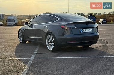 Седан Tesla Model 3 2018 в Ровно