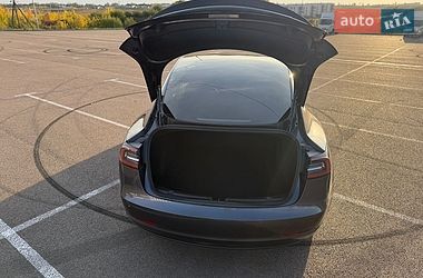 Седан Tesla Model 3 2018 в Ровно